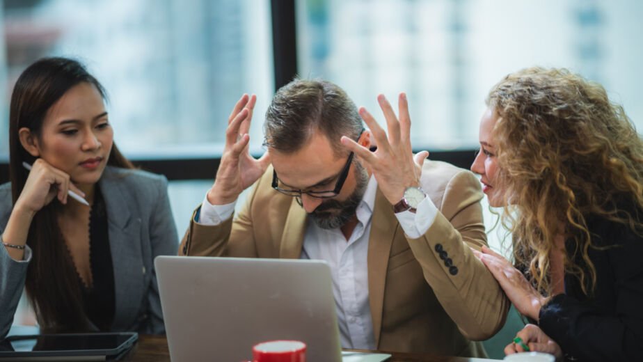 Tu empresa aparece en Google y en la IA: Entonces, ¿por qué no consigue clientes?