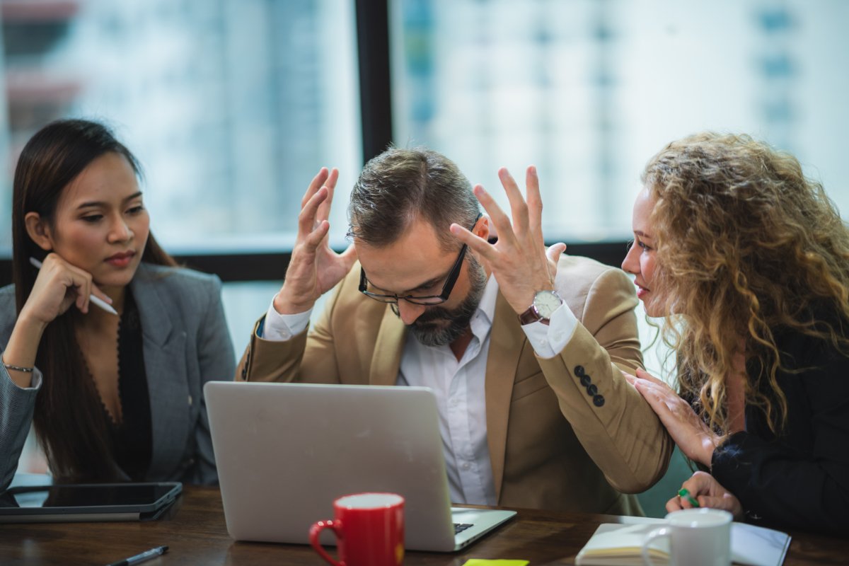 Tu empresa aparece en Google y en la IA: Entonces, ¿por qué no consigue clientes?